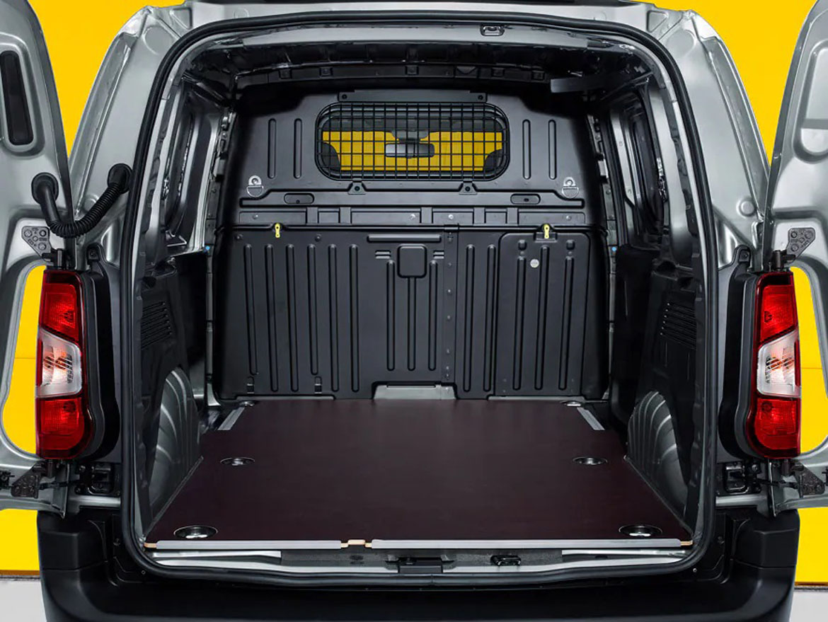 Opel Combo Cargo - Sztywna przegroda przestrzeni ładunkowej