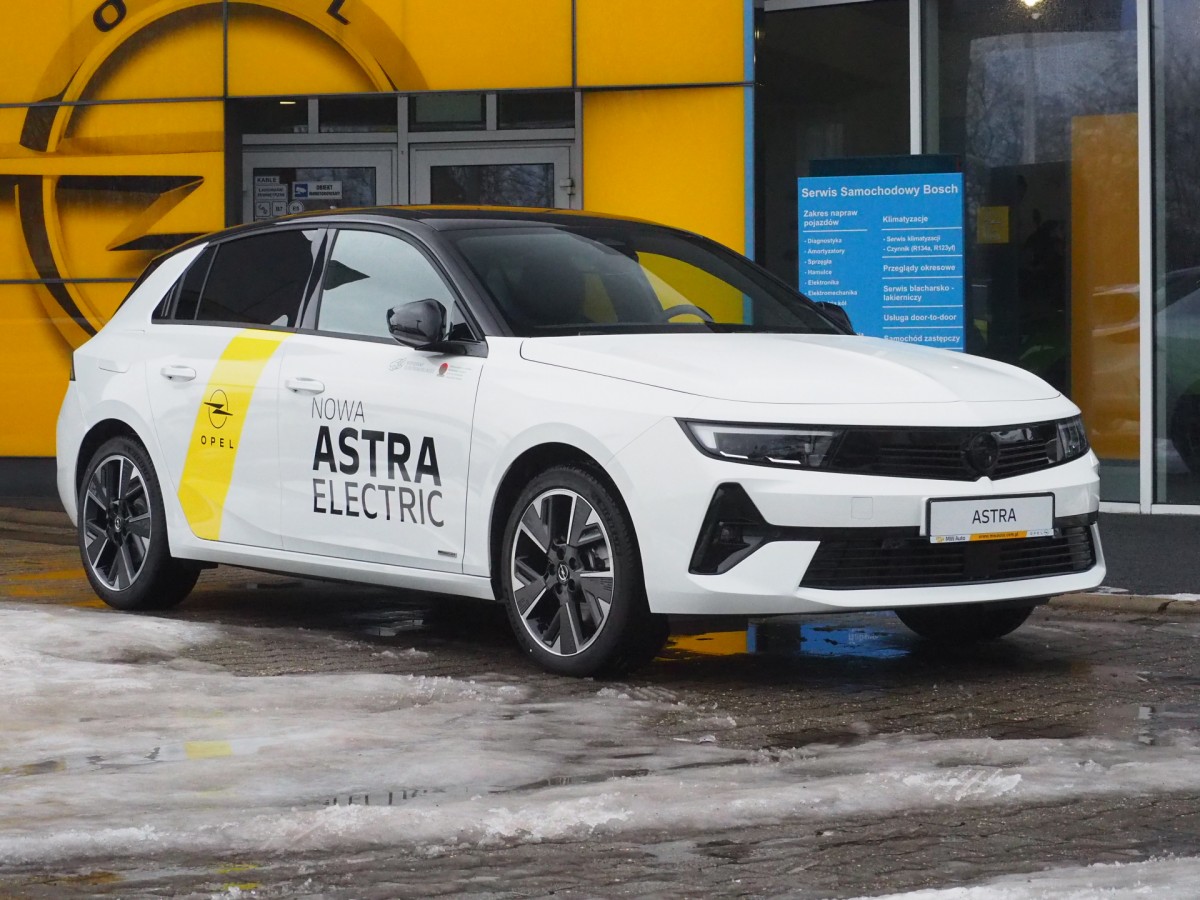 Astra Hatchback Electric GS 156KM