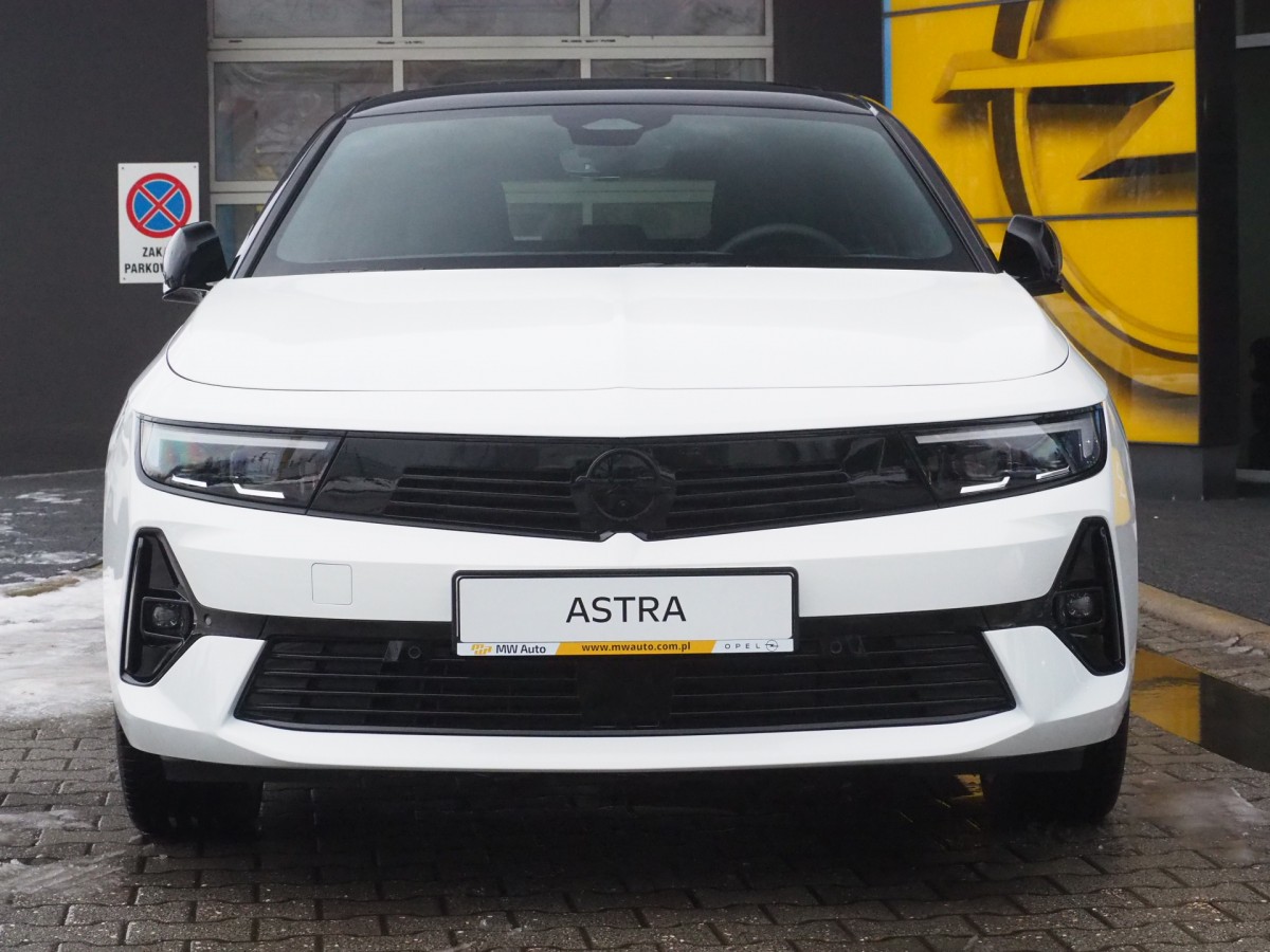 Astra Hatchback Electric GS 156KM