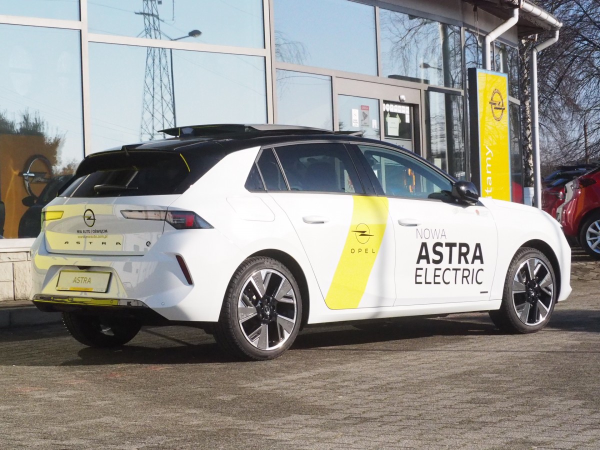 Opel Astra Hatchback Electric GS 156KM